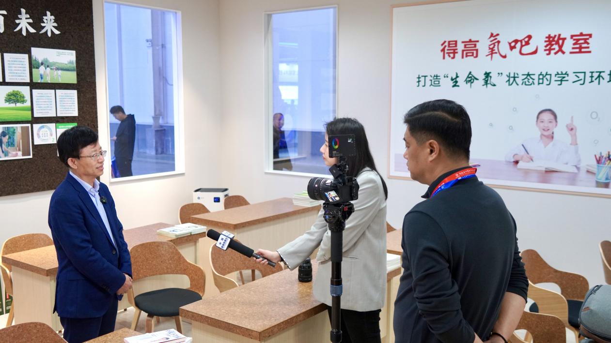 51漫画在线观看亮相第86届中国教装展，“生命氧”重构健康学习新场景 图片4